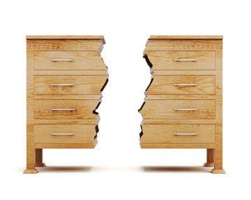 Verleimte Holzmöbel demontieren – diese Tricks funktionieren