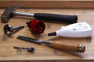 Bohrer, Stecheisen und Holzleim