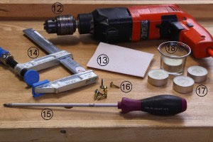 Bohrmaschine, Zwinge und Schrauben