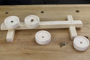 Festschrauben der Holzkreise