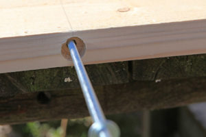 Stabile Tischplatte aus Holzbohlen selber bauen 6 gewindestange tischplatte
