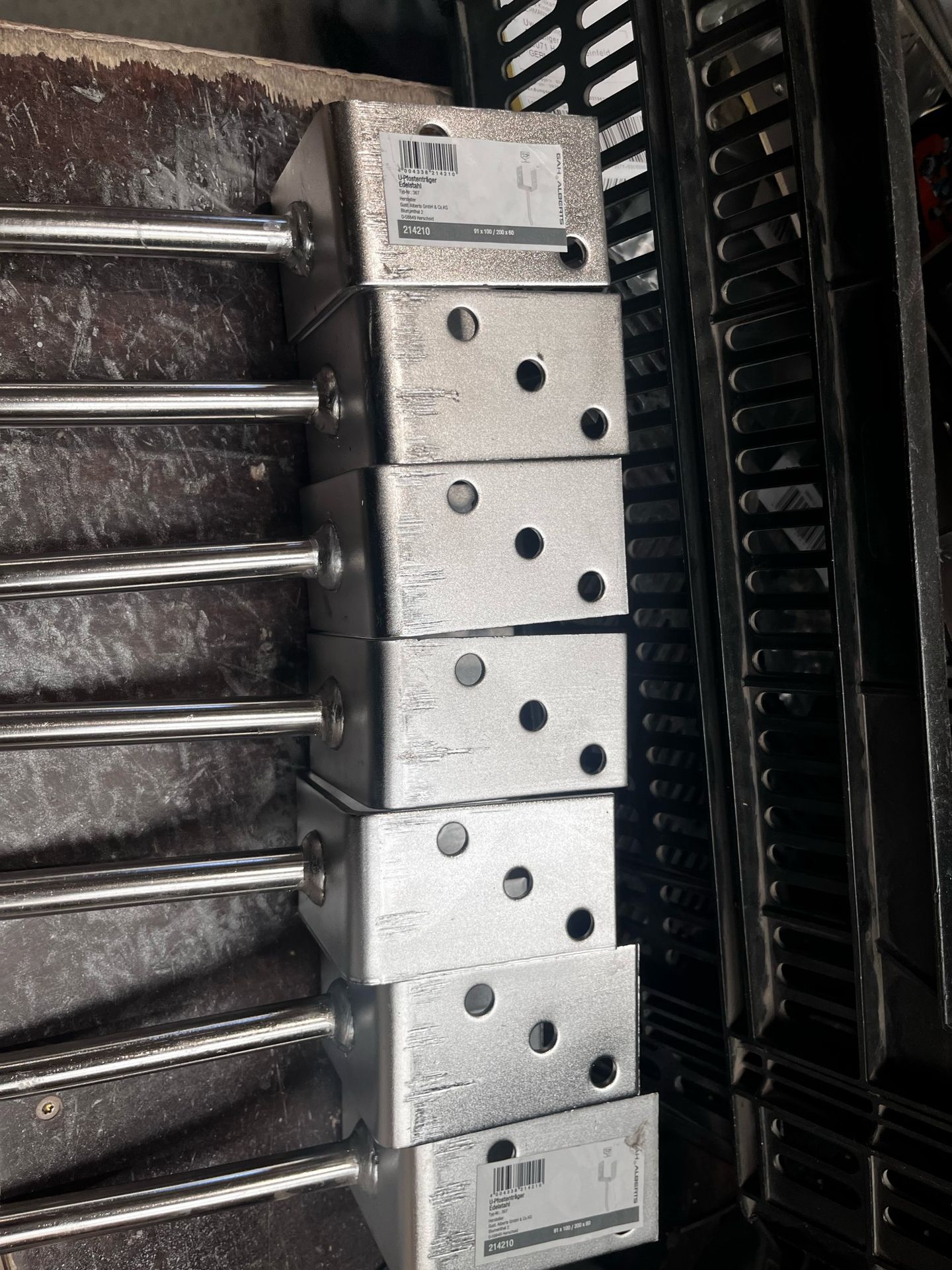 1 Alberts U-Pfostenträger Edelstahl mit 200mm gebogener Dolle für 90 mm - B WARE