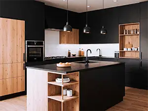 Schwarze Holzverbinder