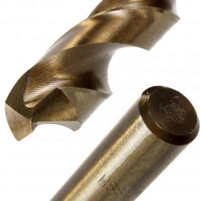 Edelstahlbohrer Spitze und Aufnahme im Detail fotografiert