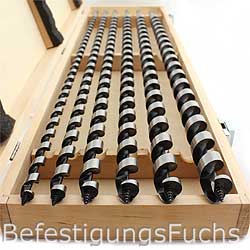 Detailansicht Schlangenbohrer in Holzkassette